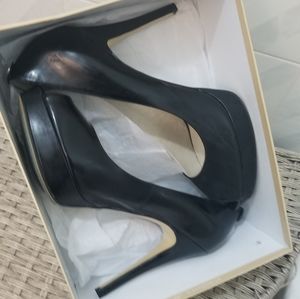 Michael kors pumps, size 11